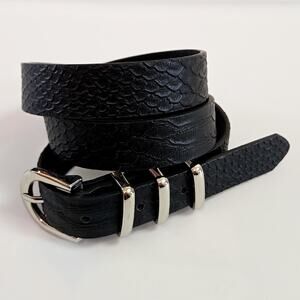 Black Women's Faux Leather croc print Belt Silver-toned Buckle size Med